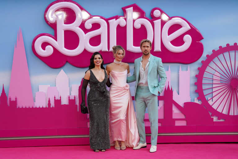 Η ταινία «Barbie» σπάει τα κοντέρ – Ξεπέρασε το ρεκόρ εισπράξεων που είχε το «The Dark Knight»