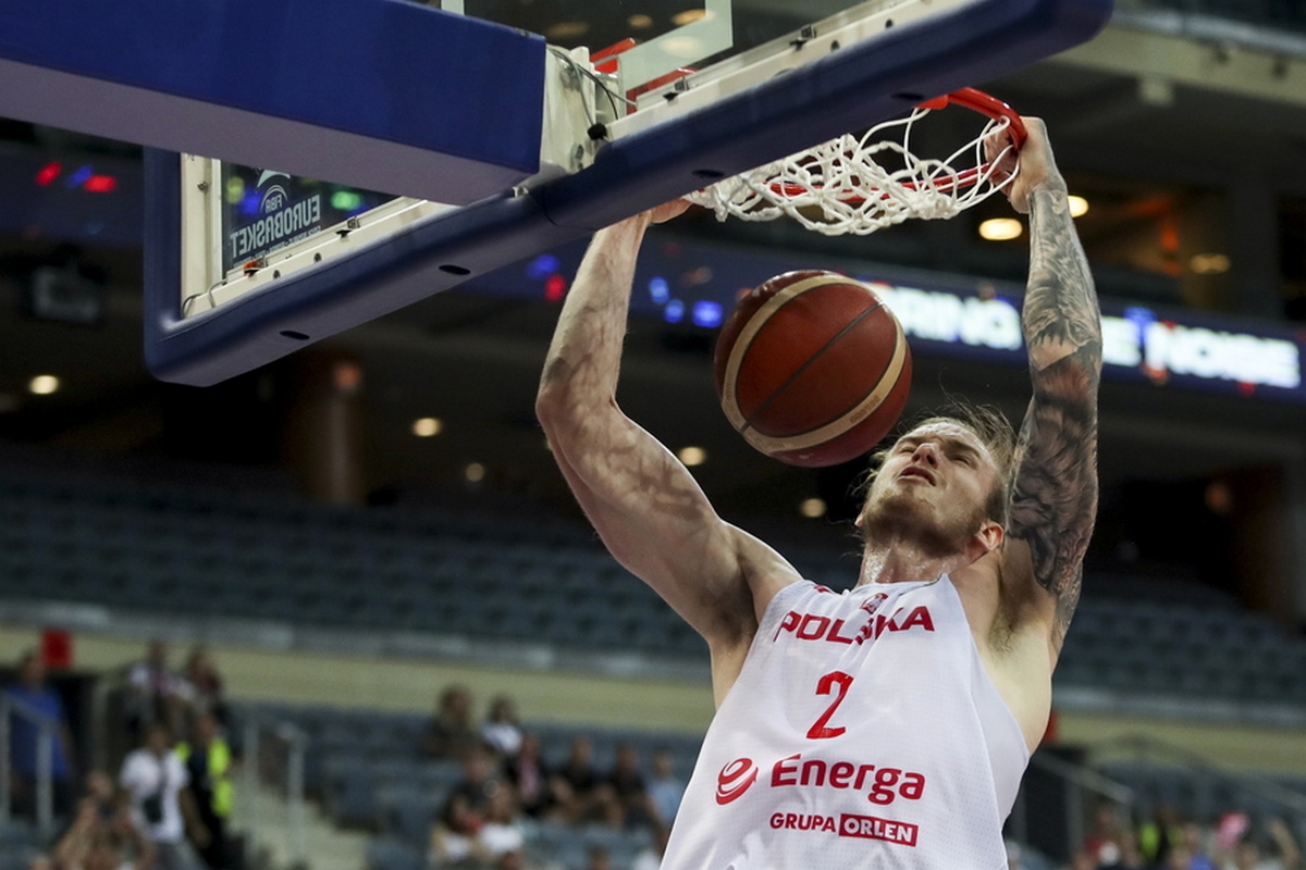 epa10161671 Aleksander Balcerowski of Poland in action during FIBA EuroBasket 2022 group stage match between Poland and Israel in Prague, Czech Republic, 05 September 2022.  EPA