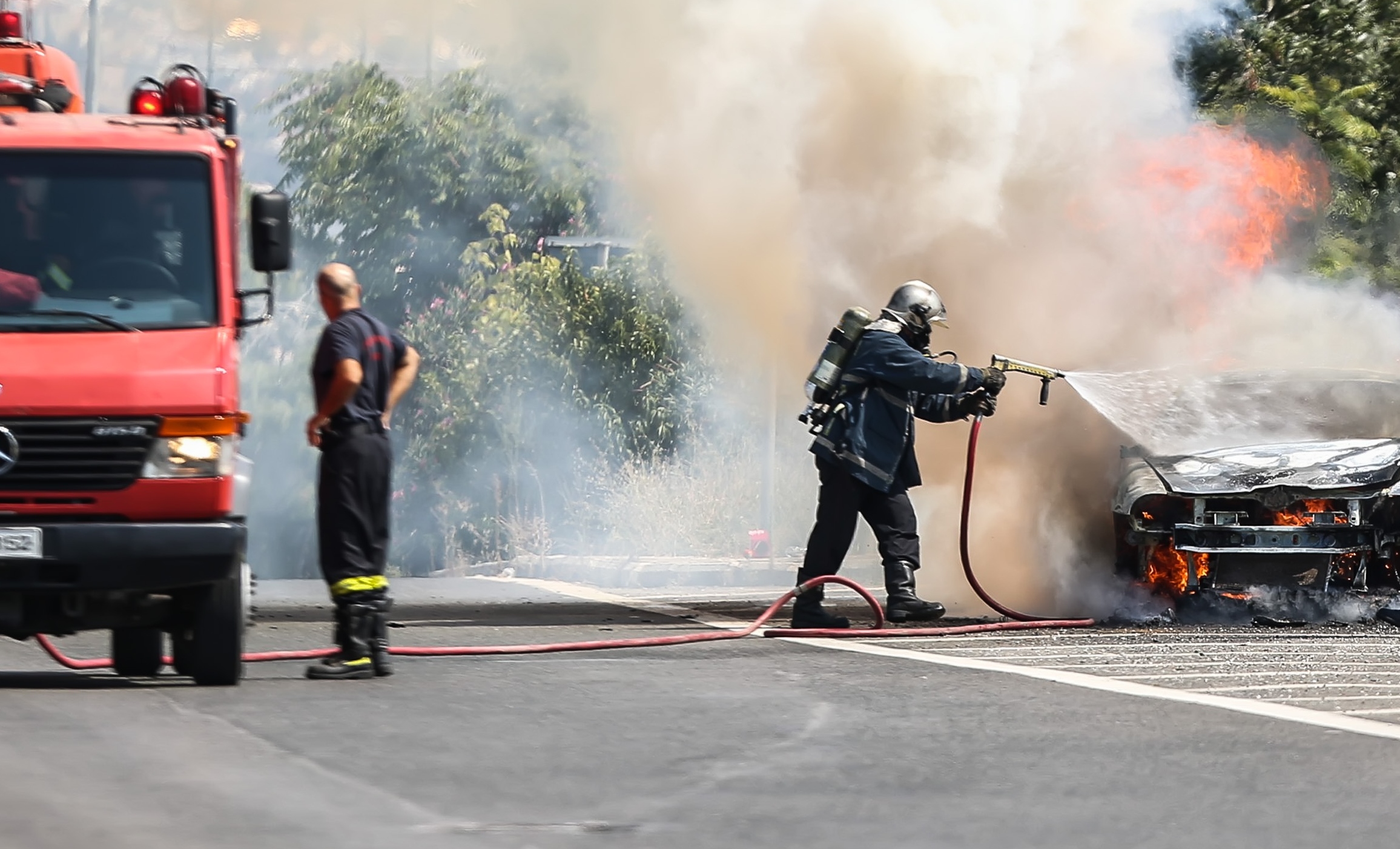 Πήρε φωτιά και κάηκε ολοσχερώς αυτοκίνητο στη Λεωφόρο Κηφισίας