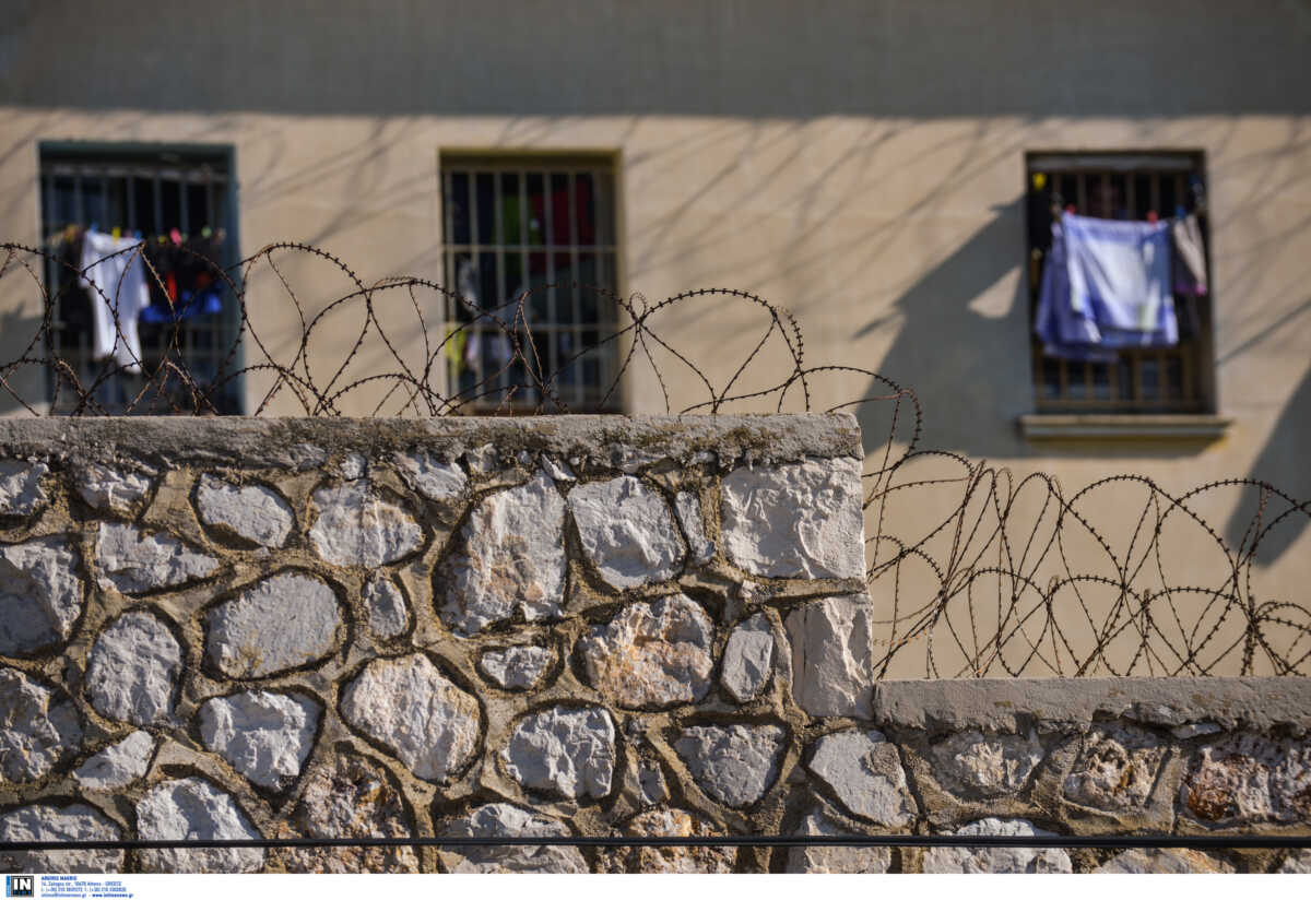 Τρίκαλα: Βρέθηκαν μαχαίρια και ναρκωτικά μετά από έλεγχο σε κελιά κρατουμένων στις φυλακές