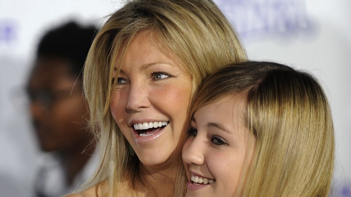epa02571204 US actress Heather Locklear (L) and her daughter Ava (R) arrive for the premiere of the movie 'Justin Bieber: Never Say Never' in downtown Los Angeles, California, USA, 08 February 2011.  EPA