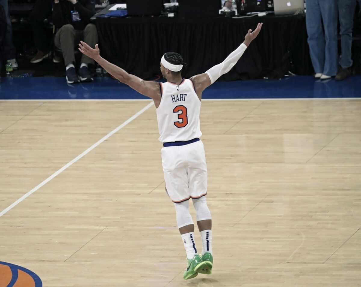 epa10588341 New York Knicks guard Josh Hart gestures to the crowd after scoring during the second half of game four of the first round playoff series between the Cleveland Cavaliers and the New York Knicks, at Madison Square Garden in New York, USA, 23 April 2023.  EPA