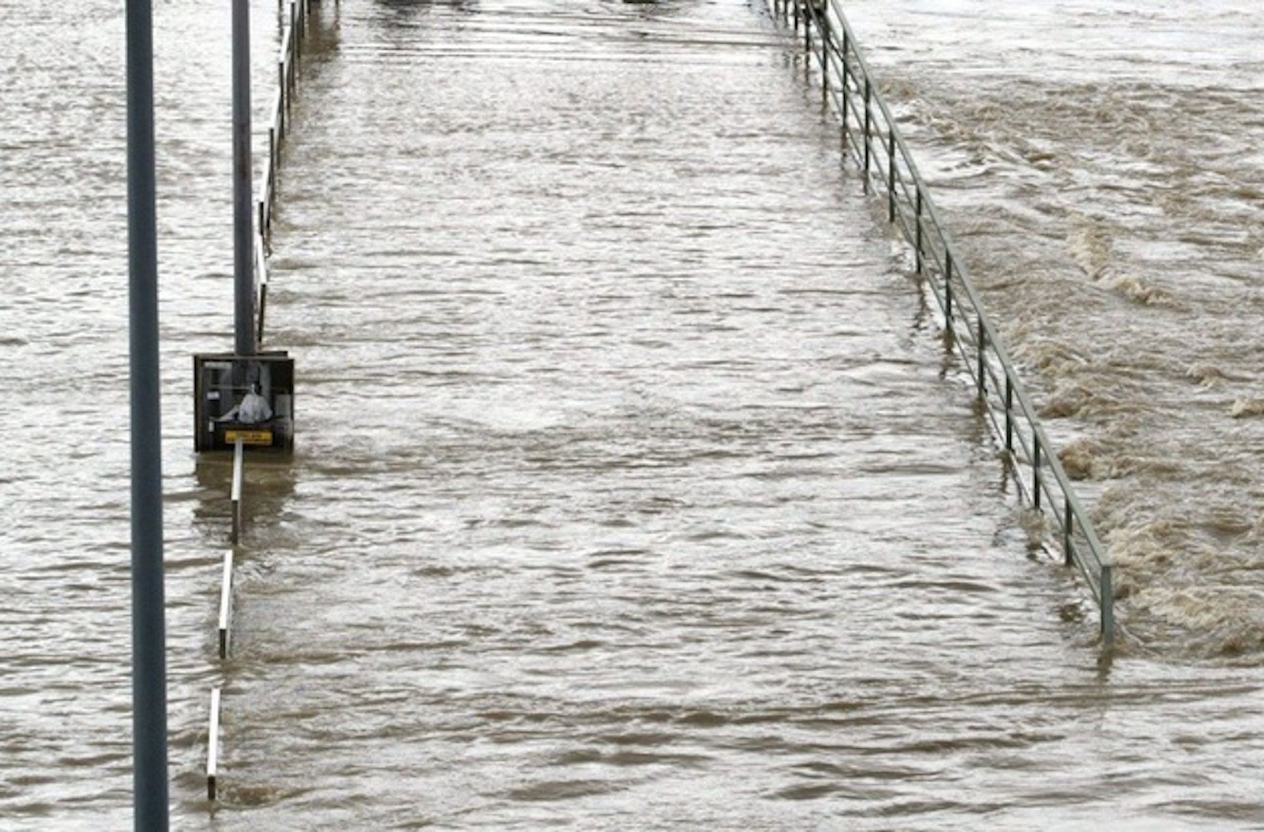 The embankment of the River Neckar is flooded in Heidelberg, Germany, Wednesday 14 January 2004. The river's water level has risen after heavy rainfalls during the past days, and the weather forecast announces more rain later today.  EPA