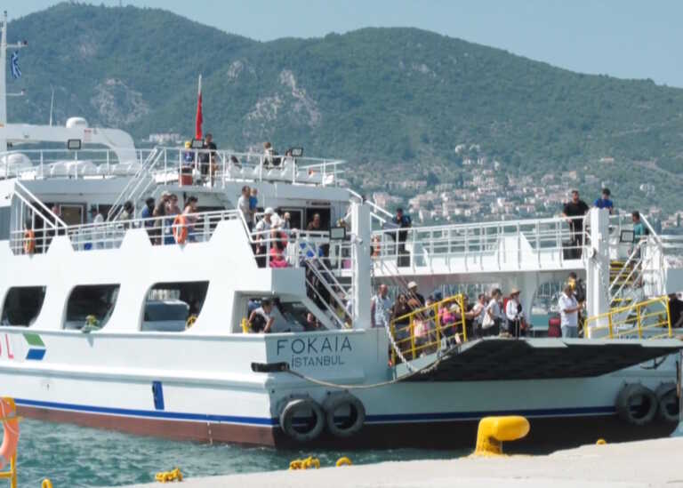 Κοσμοσυρροή Τούρκων τουριστών στη Λέσβο με αφορμή το Μπαϊράμι - 98% πληρότητα στα καταλύματα του νησιού