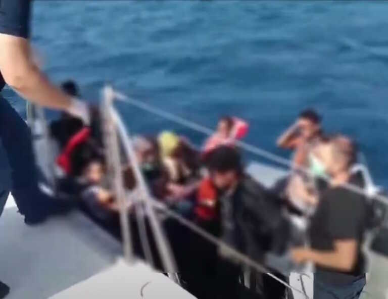 Διασώθηκαν 13 μετανάστες που κινδύνευαν να πνιγούν ανοιχτά της Χίου - Βίντεο από την επιχείρηση του λιμενικού