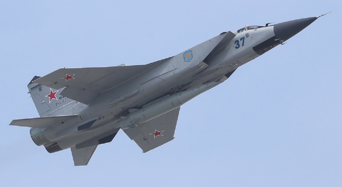epa09931335 Russian MIG-31 fighter, carrying a Kinzhal (Dagger) high-precision hypersonic airballistic missile fly in formation during the Victory Day military parade general rehearsal in the Red Square in Moscow, Russia, 07 May 2022.  The Victory Day military parade will take place 09 May 2022 in the Red Square to mark the victory of the Soviet Union over Nazi Germany in World War II.  EPA