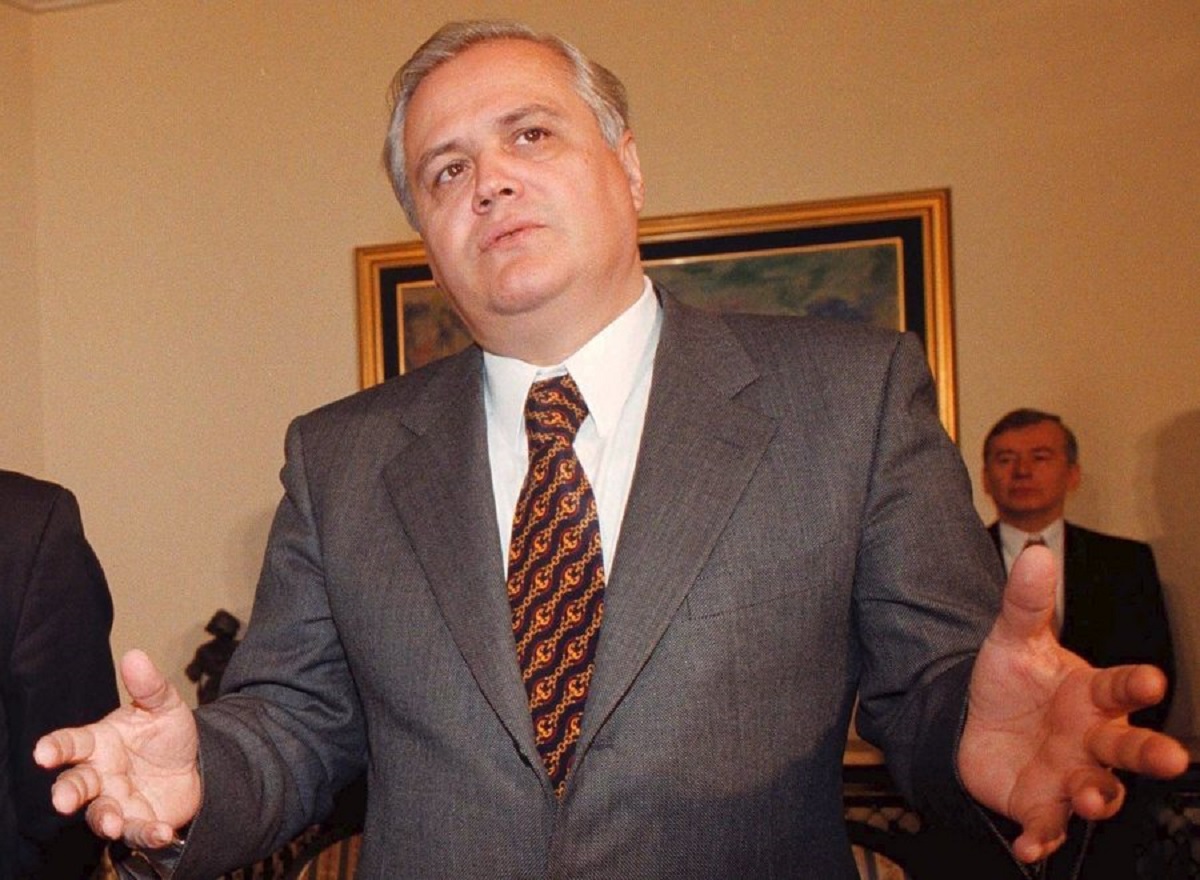 epa01648830 (FILES) A file picture taken 13 December 1997 of Serbian President Milan Milutinovic in Belgrade. The United Nations war crimes tribunal on 26 February acquitted former Serbian president Milan Milutinovic, in the first verdict against Belgrade leaders for their role in the Kosovo war a decade ago.  EPA