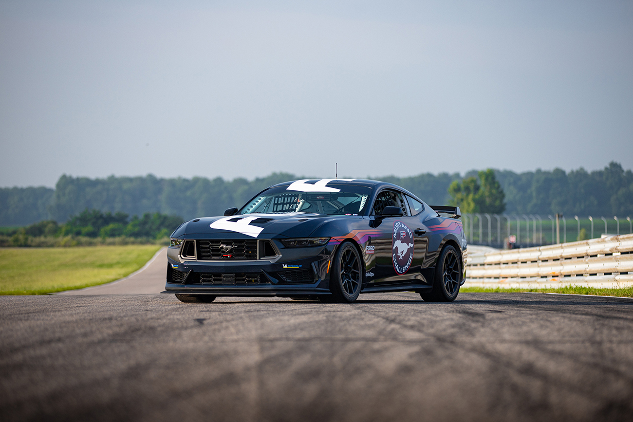 Η Ford Performance πραγματοποιεί το ντεμπούτο της νέας Mustang Dark Horse R