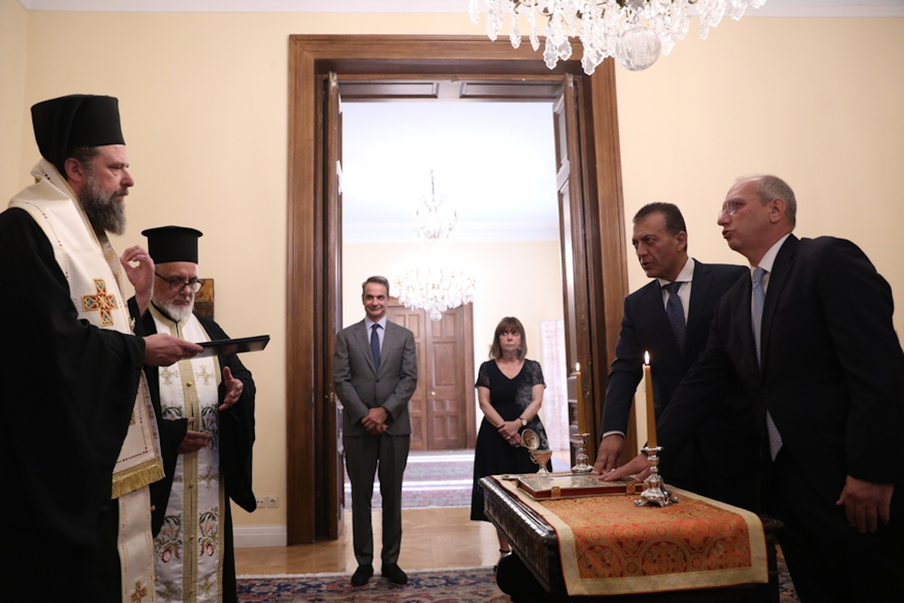 Ο πρωθυπουργός Κυριάκος Μητσοτάκης παρευρίσκεται στη τελετή ορκωμοσίας του νέου υπουργού Προστασίας του Πολίτη Γιάννη Οικονόμου και του νέου αναπληρωτή υπουργού Αθλητισμού Γιάννη Βρούτση, ενώπιον της Προέδρου της Δημοκρατίας Κατερίνας Σακελλαροπούλου, στο Προεδρικό Μέγαρο, Αθήνα Παρασκευή 28 Ιουλίου 2023. ΑΠΕ-ΜΠΕ