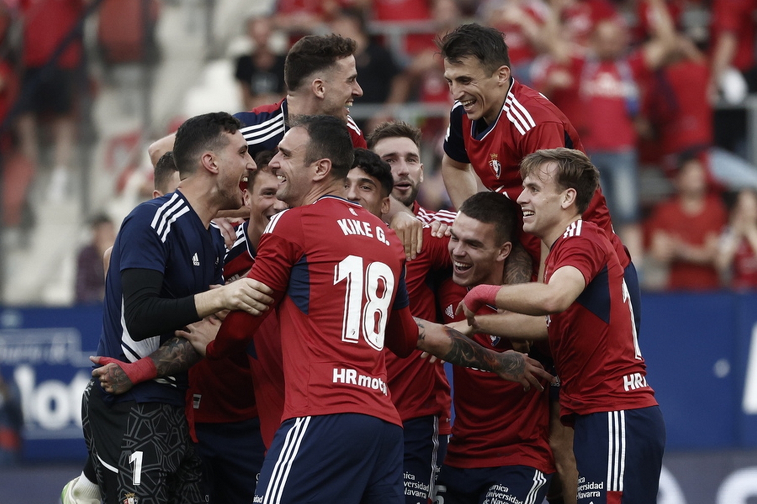 epa10673243 Osasuna's team celebrates after the Spanish LaLiga soccer match between CA Osasuna and Girona FC at El Sadar stadium in Pamplona, Navarra, Spain, 04 June 2023.  EPA