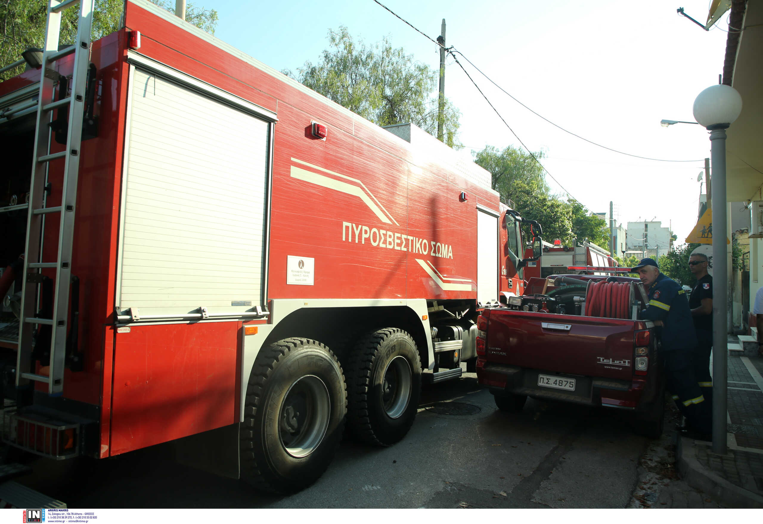 Φυλή: Ξέσπασε φωτιά σε υπόγειο χώρο στάθμευσης κτιρίου