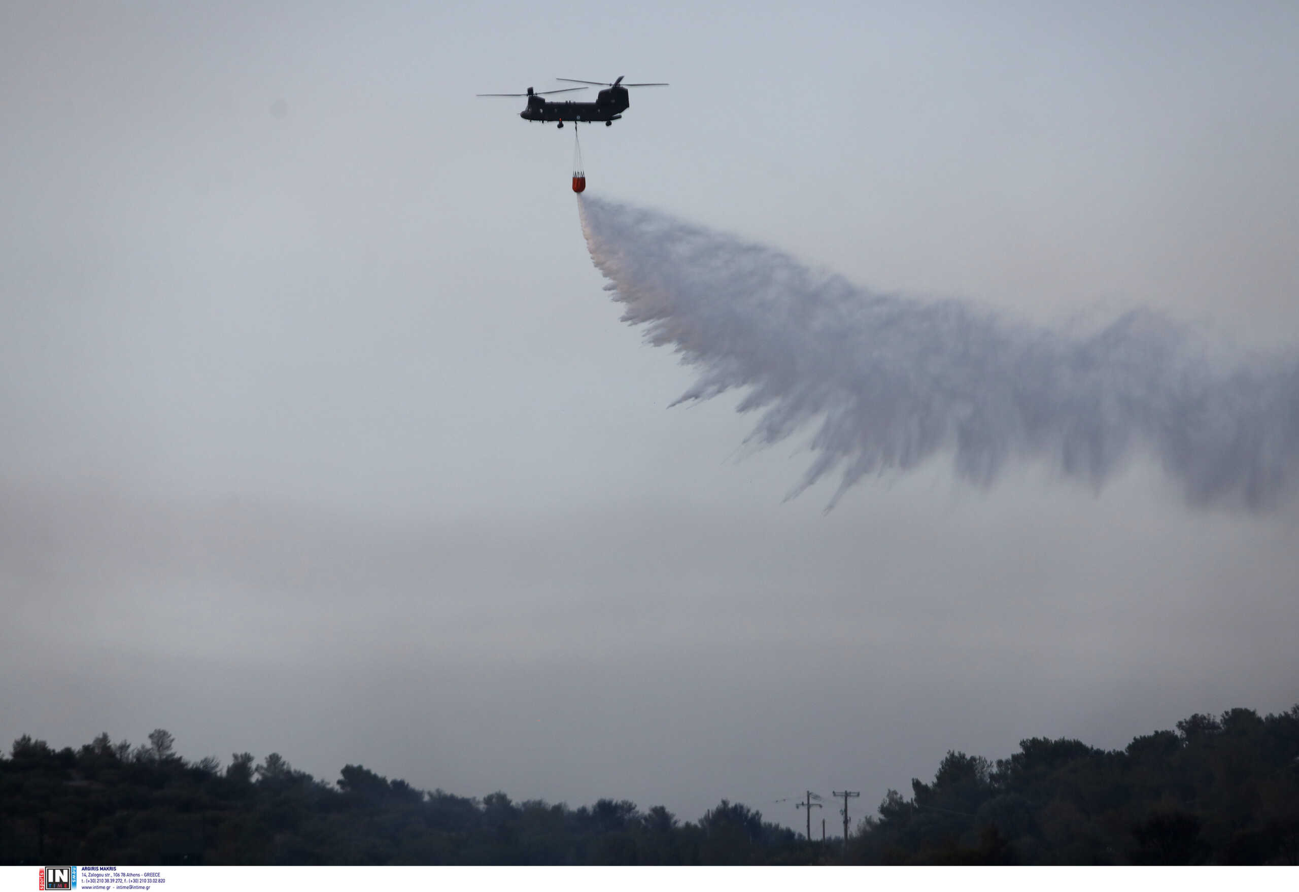 Φωτιά σε Δερβενοχώρια, Σαρωνίδα, Λουτράκι: Τα μέσα των Ενόπλων Δυνάμεων που «ρίχτηκαν» στη μάχη με τις φλόγες