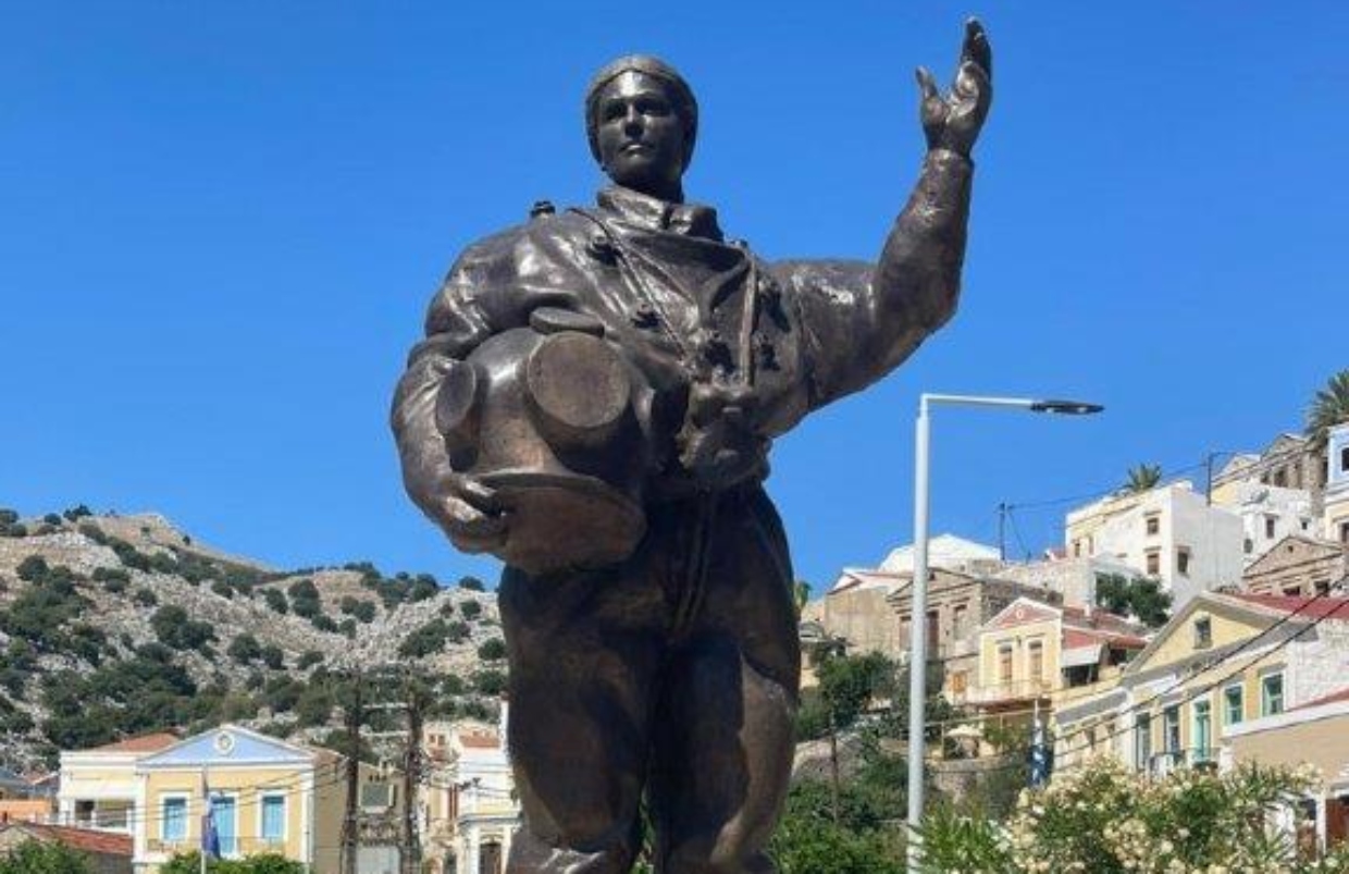 Σύμη: Το άγαλμα της πρώτης γυναίκας δύτριας Ευγενίας Μαστορίδου θα στηθεί στο λιμάνι του νησιού