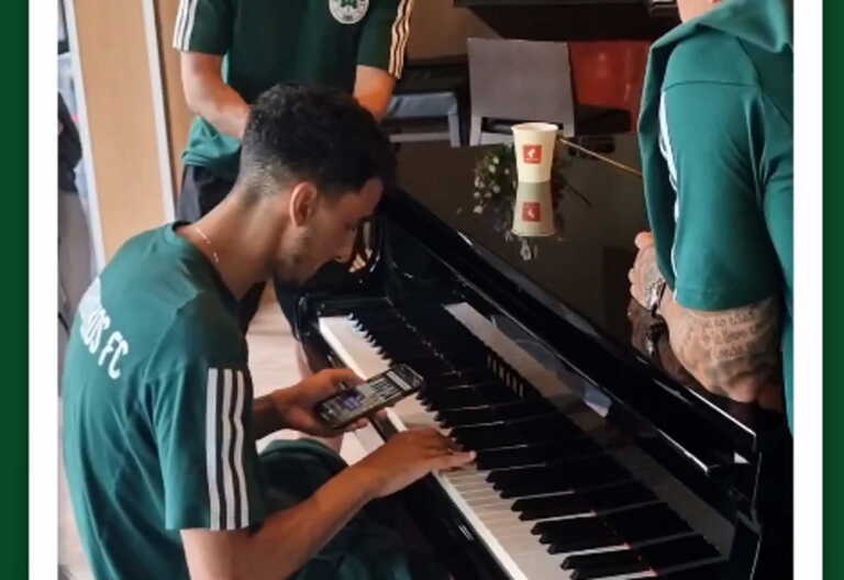 Παναθηναϊκός: Ο Κάρλος Ζέκα έπαιξε πιάνο και χειροκροτήθηκε από συμπαίκτες