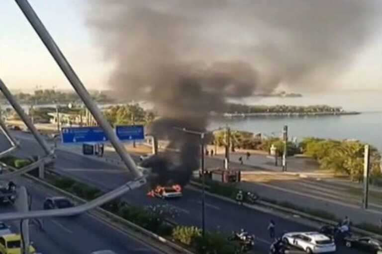 Φωτιά σε αυτοκίνητο στον Άλιμο - Βίντεο από τη στιγμή που τυλίχτηκε στις φλόγες