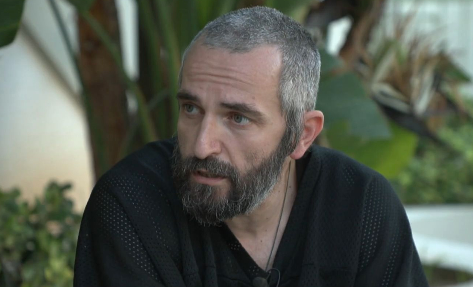 Άρης Σερβετάλης: Αν δεν υπήρχε το θέατρο, ίσως να έπαιρνα άλλο δρόμο, όχι ευχάριστο