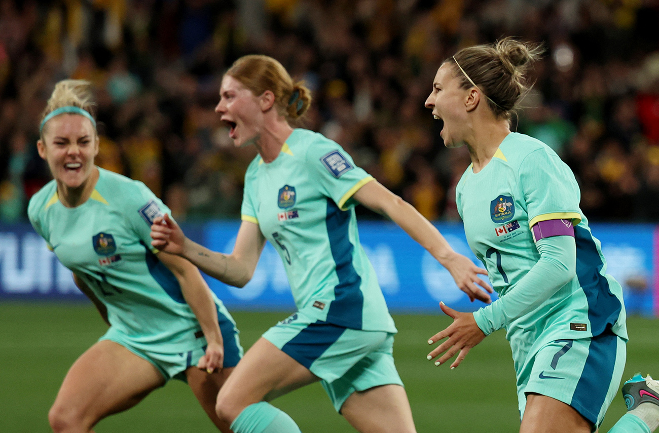 Soccer Football - FIFA Women’s World Cup Australia and New Zealand 2023 - Group B - Canada v Australia - Melbourne Rectangular Stadium, Melbourne, Australia - July 31, 2023
Australia's Steph Catley celebrates scoring their fourth goal with teammates REUTERS