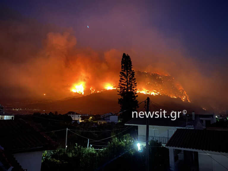 Εικόνες που κόβουν την ανάσα στο Διακοφτό από την ανεξέλεγκτη φωτιά στο Αίγιο - Εκκενώνεται το χωριό Τράπεζα
