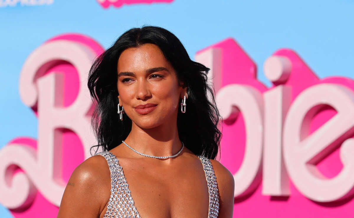 Dua Lipa: Με διαφανές φόρεμα στην πρεμιέρα της Barbie
