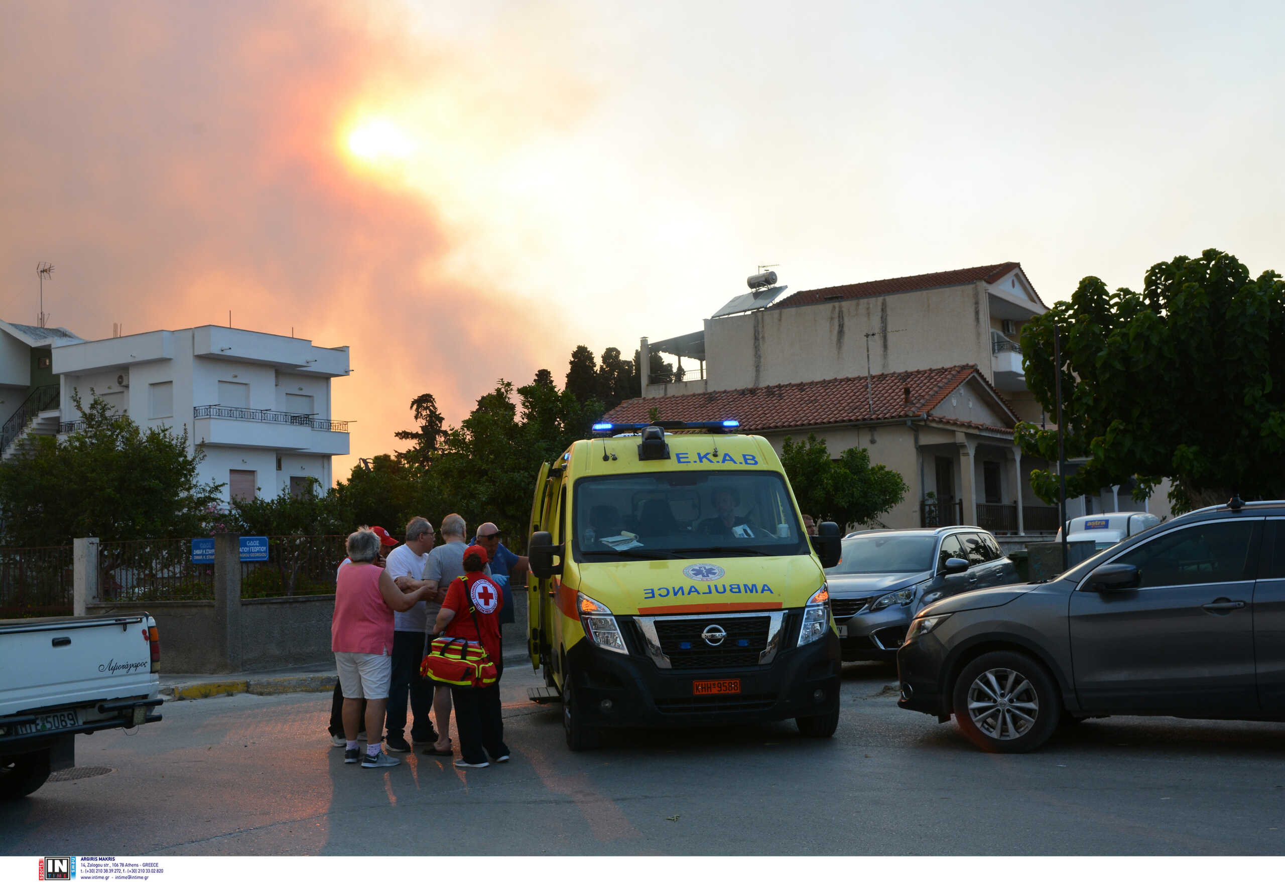 Φωτιά στη Νέα Αγχίαλο: Εκκενώσεις οικισμών, ζώνη απαγόρευσης κυκλοφορίας μετά τις εκρήξεις σε αποθήκη πυρομαχικών