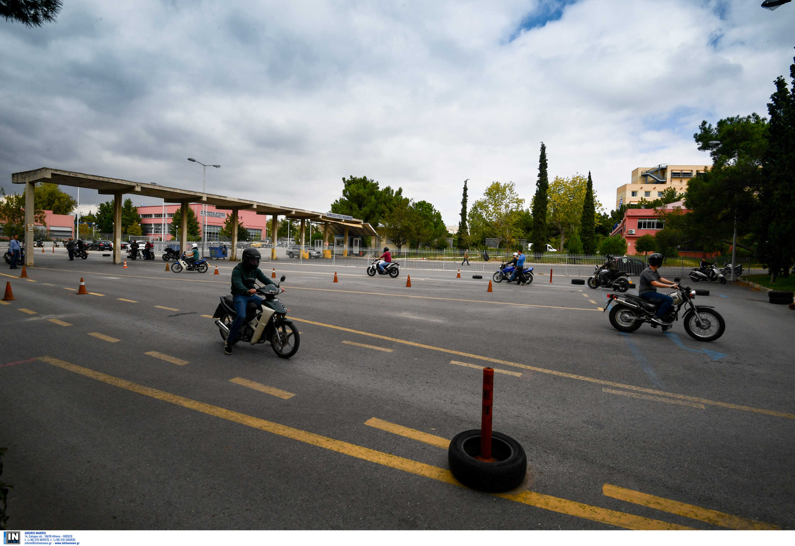 Καύσωνας: Αναβολή των εξετάσεων οδήγησης δικύκλων στην Αττική λόγω υψηλών θερμοκρασιών