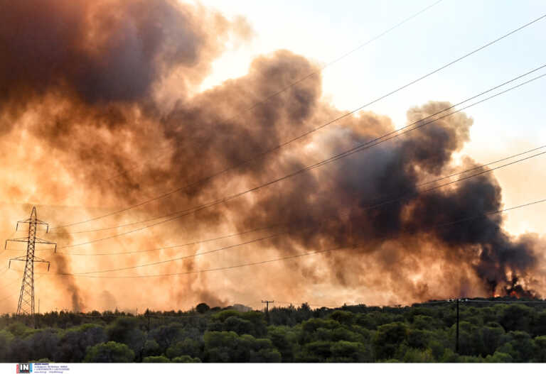Καλύτερη η εικόνα της φωτιάς σε Μάνδρα, Μέγαρα, Λακωνία και Ρόδο - Επιχειρούν ξανά τα εναέρια μέσα