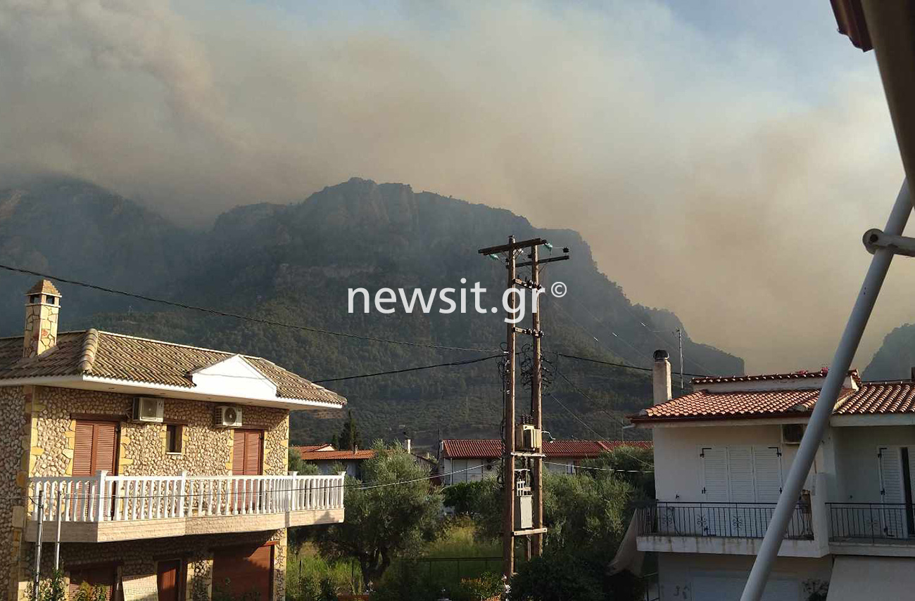 Φωτιά στο Αίγιο: Εκκενώνεται ο οικισμός Κάστρο – Μήνυμα του 112