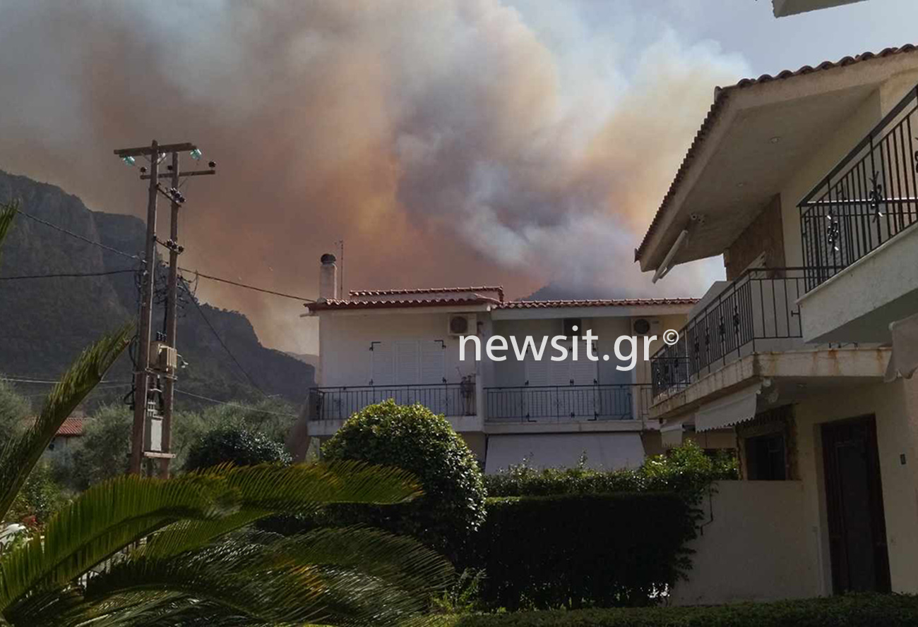 Φωτιά στο Αίγιο: Εκκενώνεται ο οικισμός Κάστρο – Μήνυμα του 112