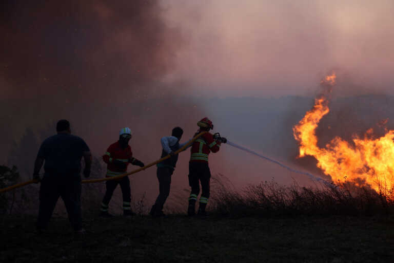 Υπό έλεγχο τέθηκε η φωτιά στην περιοχή Κασκάις της Πορτογαλίας - Παραμένει σε επιφυλακή η Πυροσβεστική
