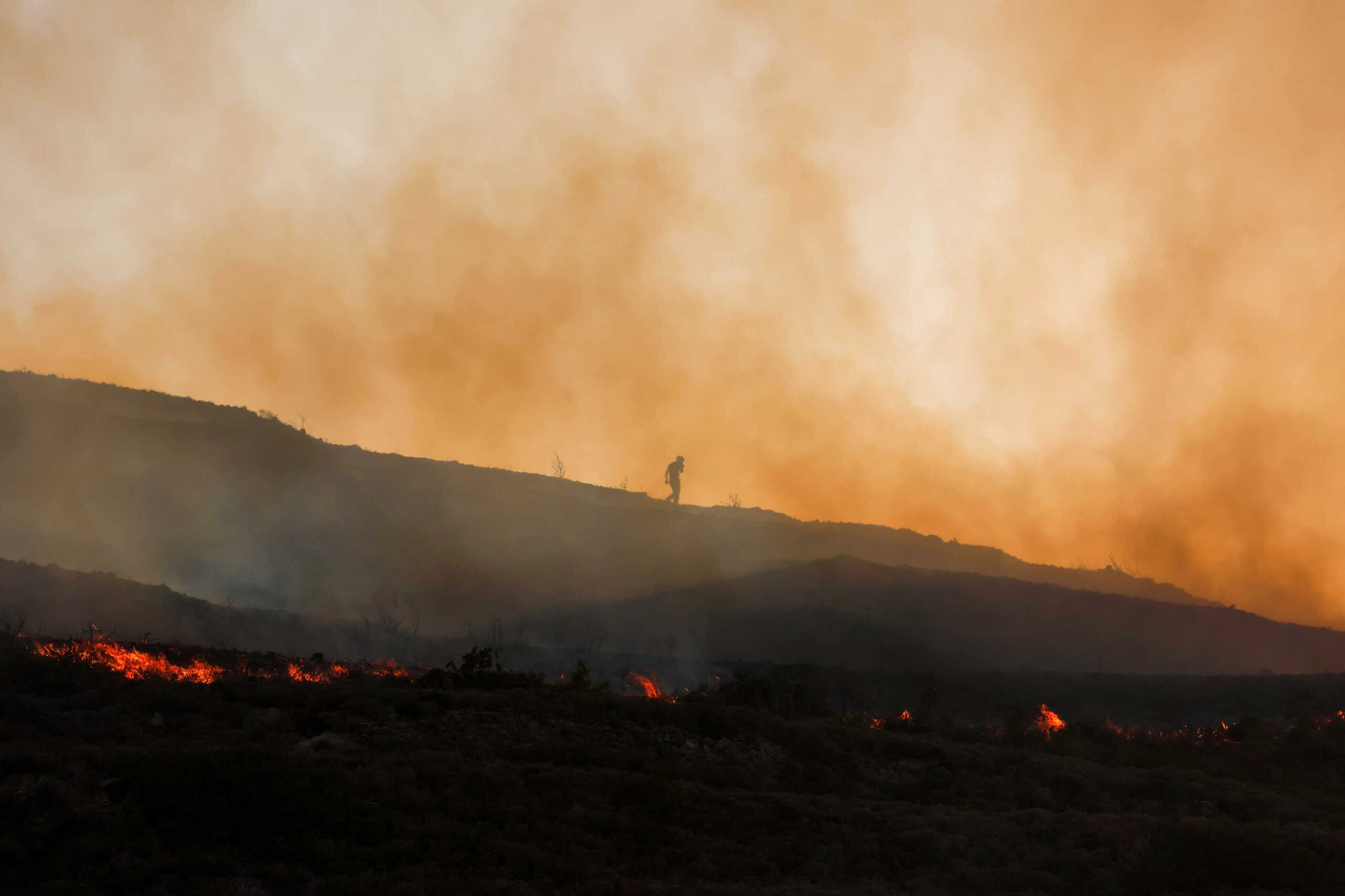 Φωτιά σε Μαγνησία, Κάρυστο, Ρόδο: Συνεχίζεται η μάχη με τα πύρινα μέτωπα – Σε επιφυλακή στην Κέρκυρα