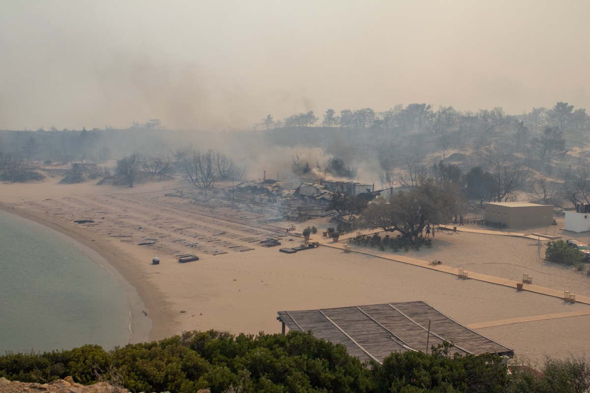 Φωτιά στη Ρόδο: Κυβερνητικό κλιμάκιο μεταβαίνει στο νησί