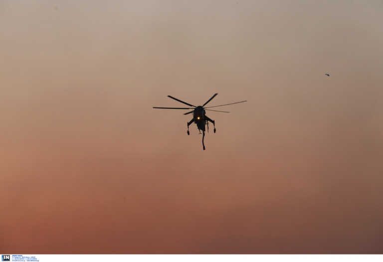 Μάχη με τις αναζωπυρώσεις δίνουν οι πυροσβεστικές δυνάμεις στη Ρόδο - Η εικόνα στα υπόλοιπα μέτωπα