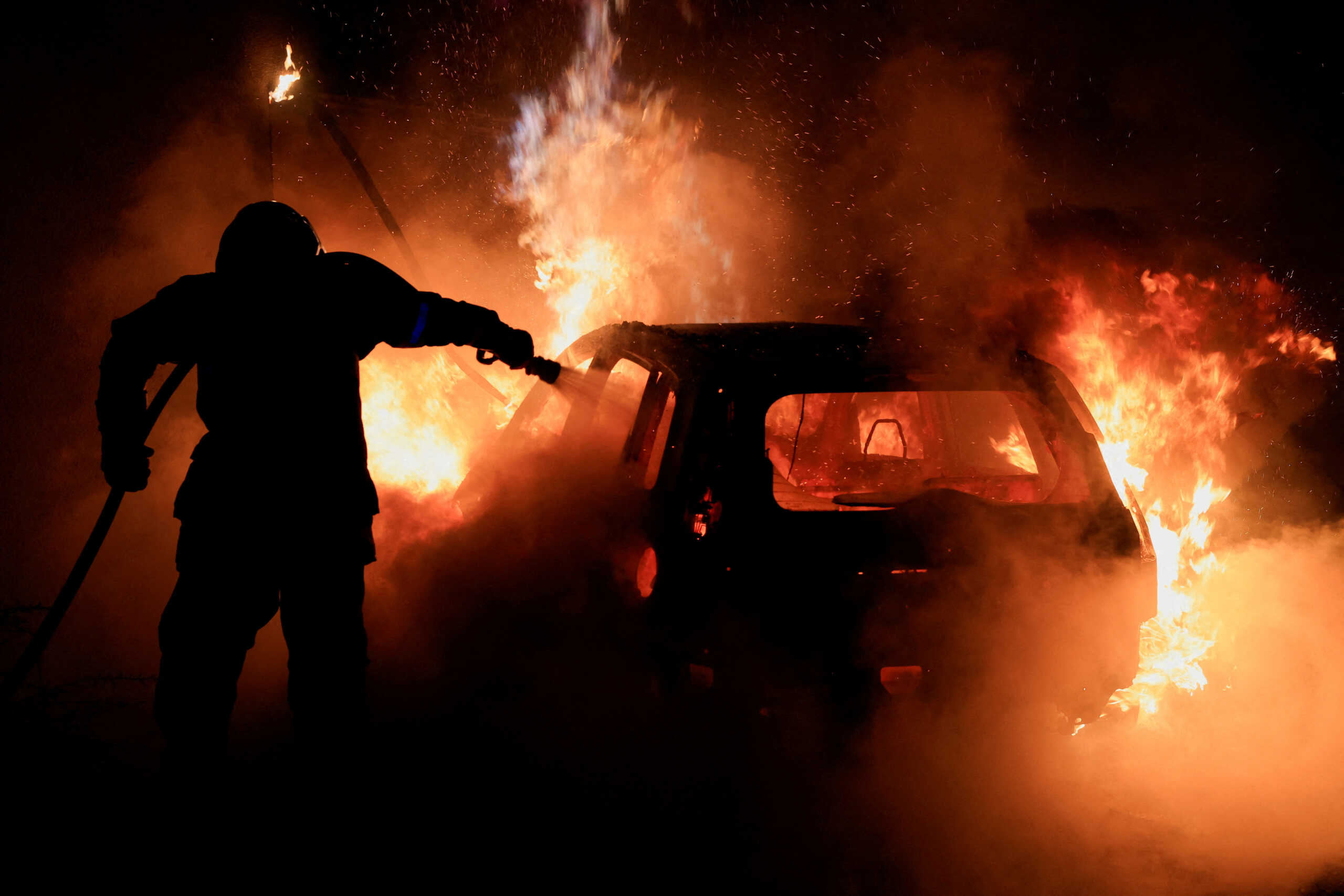 Επεισόδια στη Γαλλία: Σχεδόν 24.000 φωτιές άναψαν στις ταραχές – Περίπου 3.500 προσαγωγές, ανήλικοι το 30%