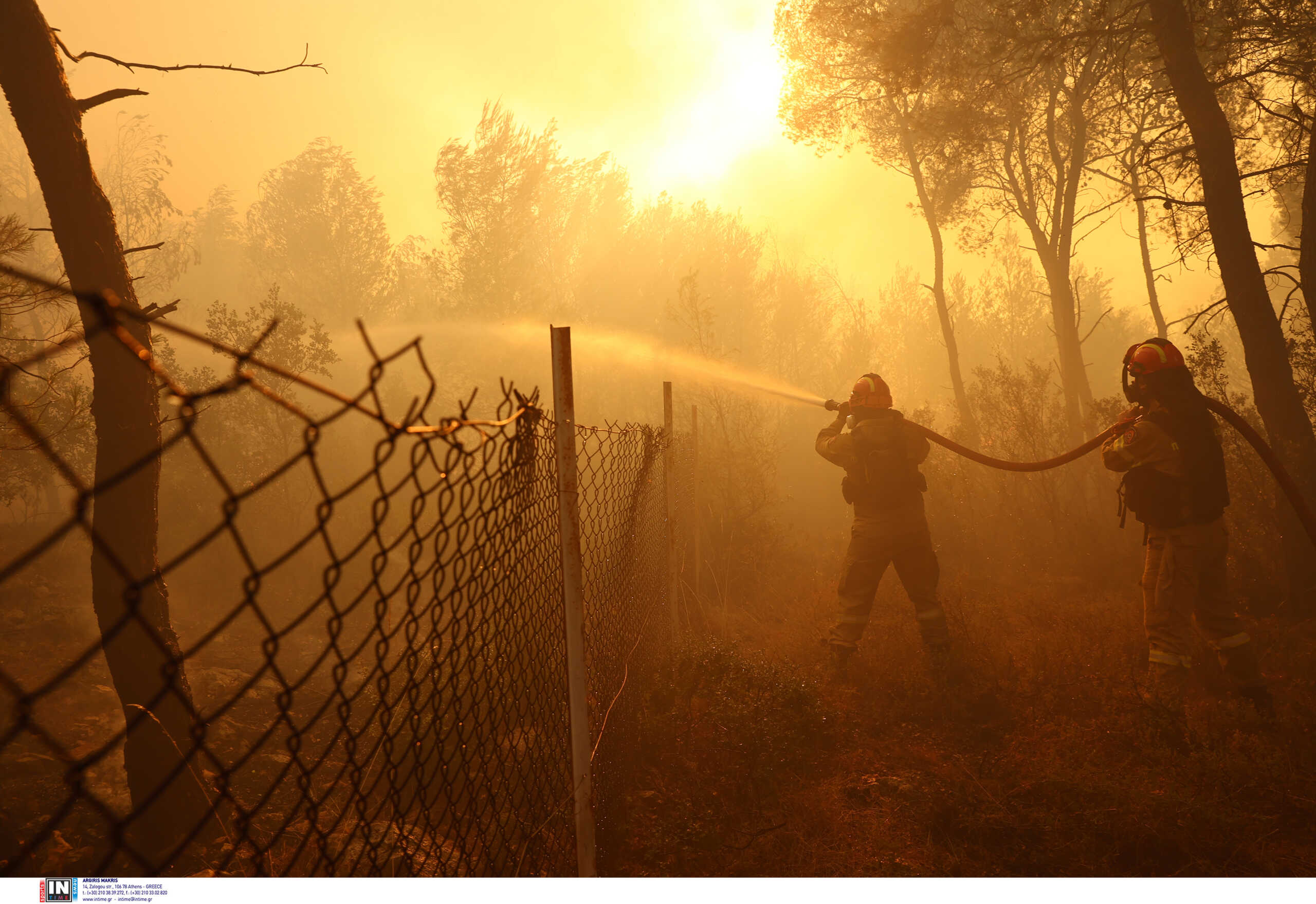 Φωτιά στη Μάνδρα: Σε τρια μέτωπα η πύρινη λαίλαπα – Μεγάλη μάχη στη Κιάφα