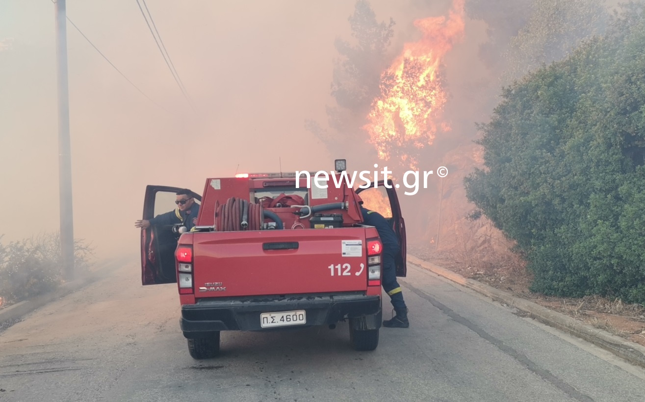 Φωτιά σε Κουβαρά, Λαγονήσι και Λουτράκι: Μάχη με τις φλόγες – Κάηκαν σπίτια και αυτοκίνητα, εκκενώθηκαν οικισμοί