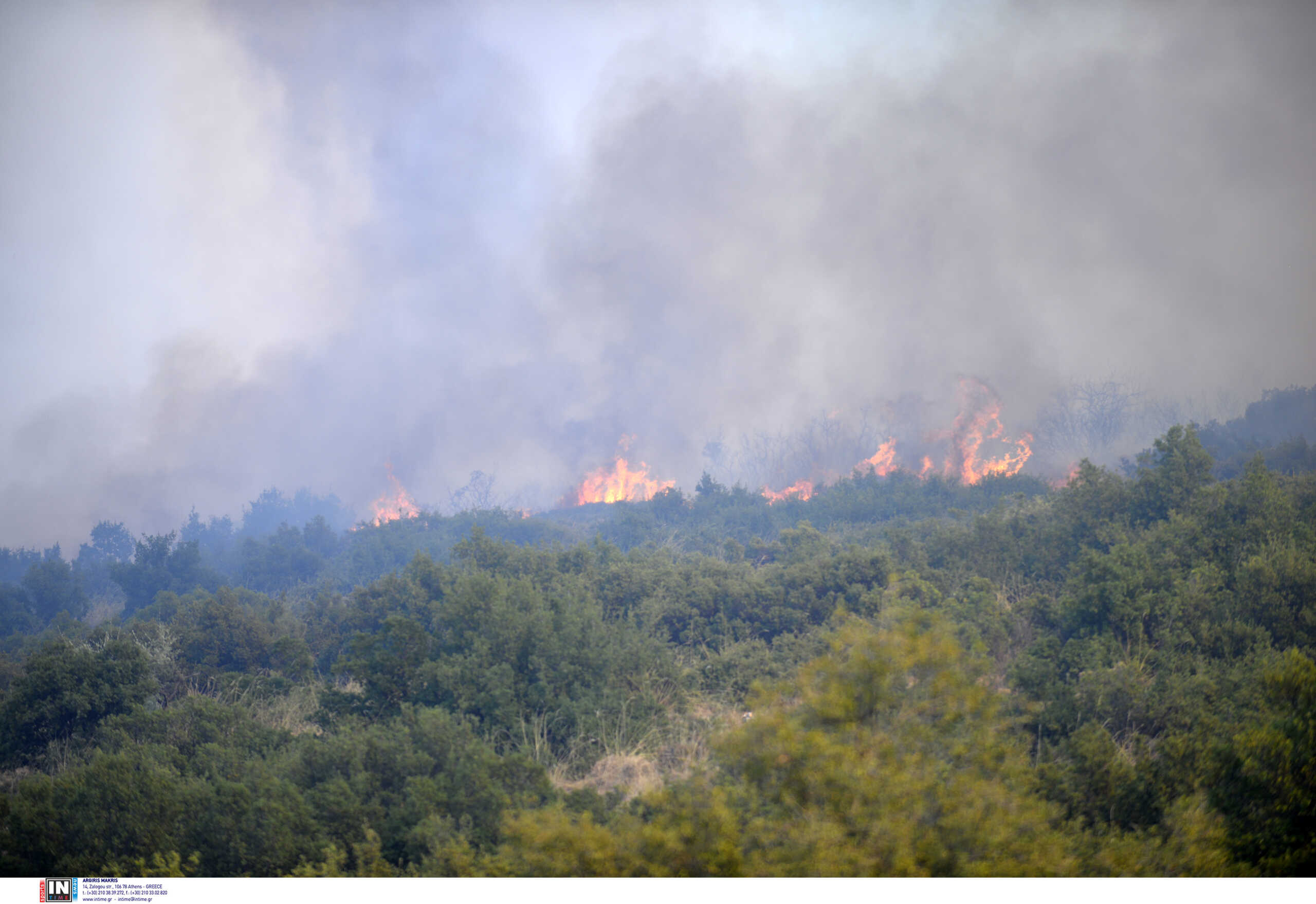 Φωτιά στο Ηράκλειο Κρήτης – Καίει ανάμεσα σε Γοργολαΐνι και Κρουσώνα