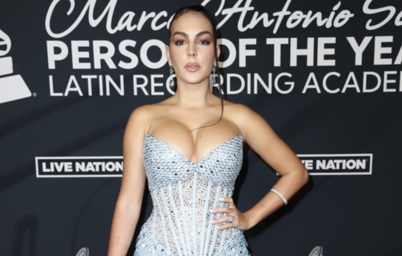 epa10309452 Argentinian model Georgina Rodriguez poses on the red carpet prior to the Latin Recording Academy Person of the Year event at the Michelob Ultra Arena at Mandalay Bay in Las Vegas, Nevada, 16 November 2022. The annual event is held a day prior to the Latin Grammy Awards.  EPA