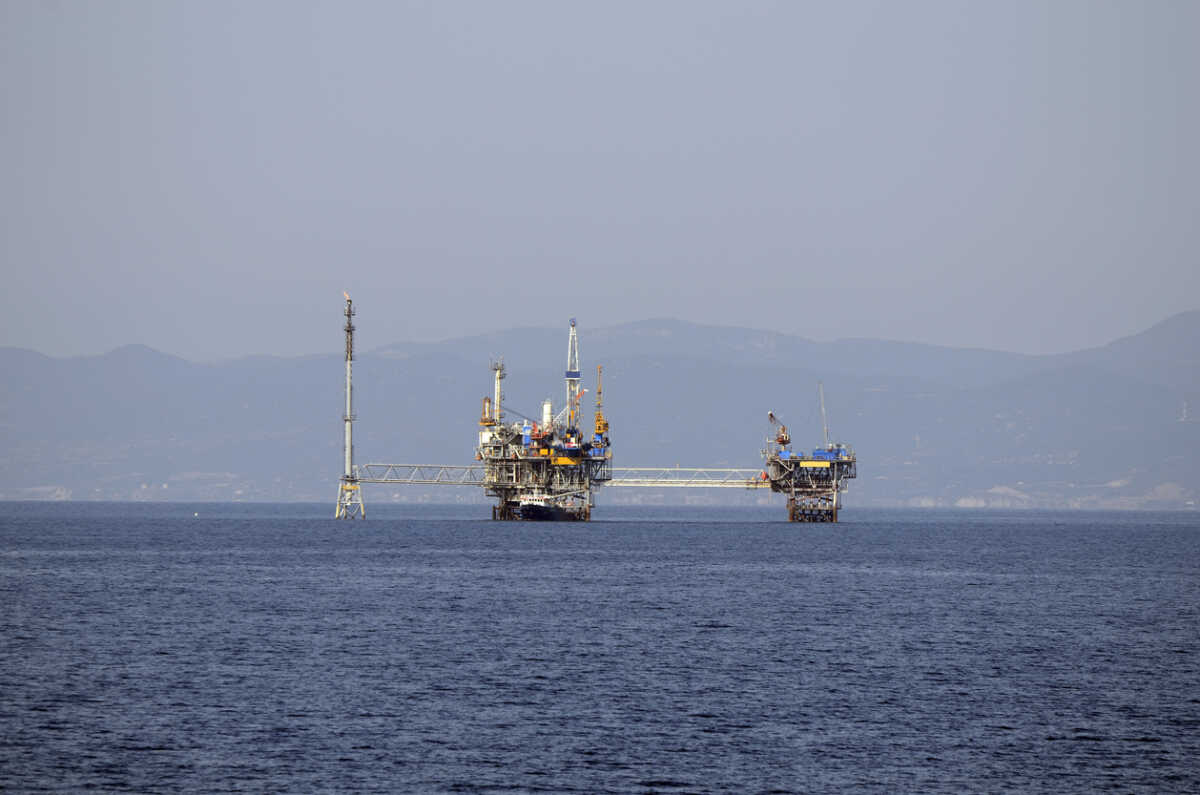 Greece, oil rig in Aegaean sea near Kavala