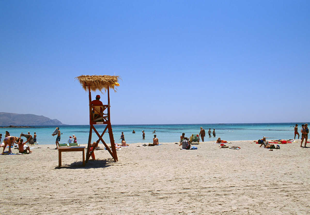 Ασφαλείς οι οργανωμένες παραλίες χάρη στους ναυαγοσώστες – Τι πρέπει να γνωρίζετε