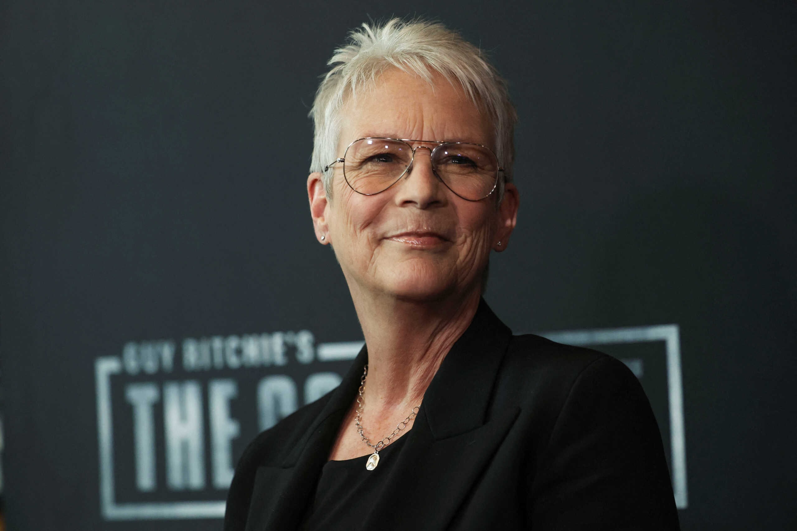 Η Jamie Lee Curtis αποχαιρέτισε την Sinead O’ Connor με Ντίνο Χριστιανόπουλο