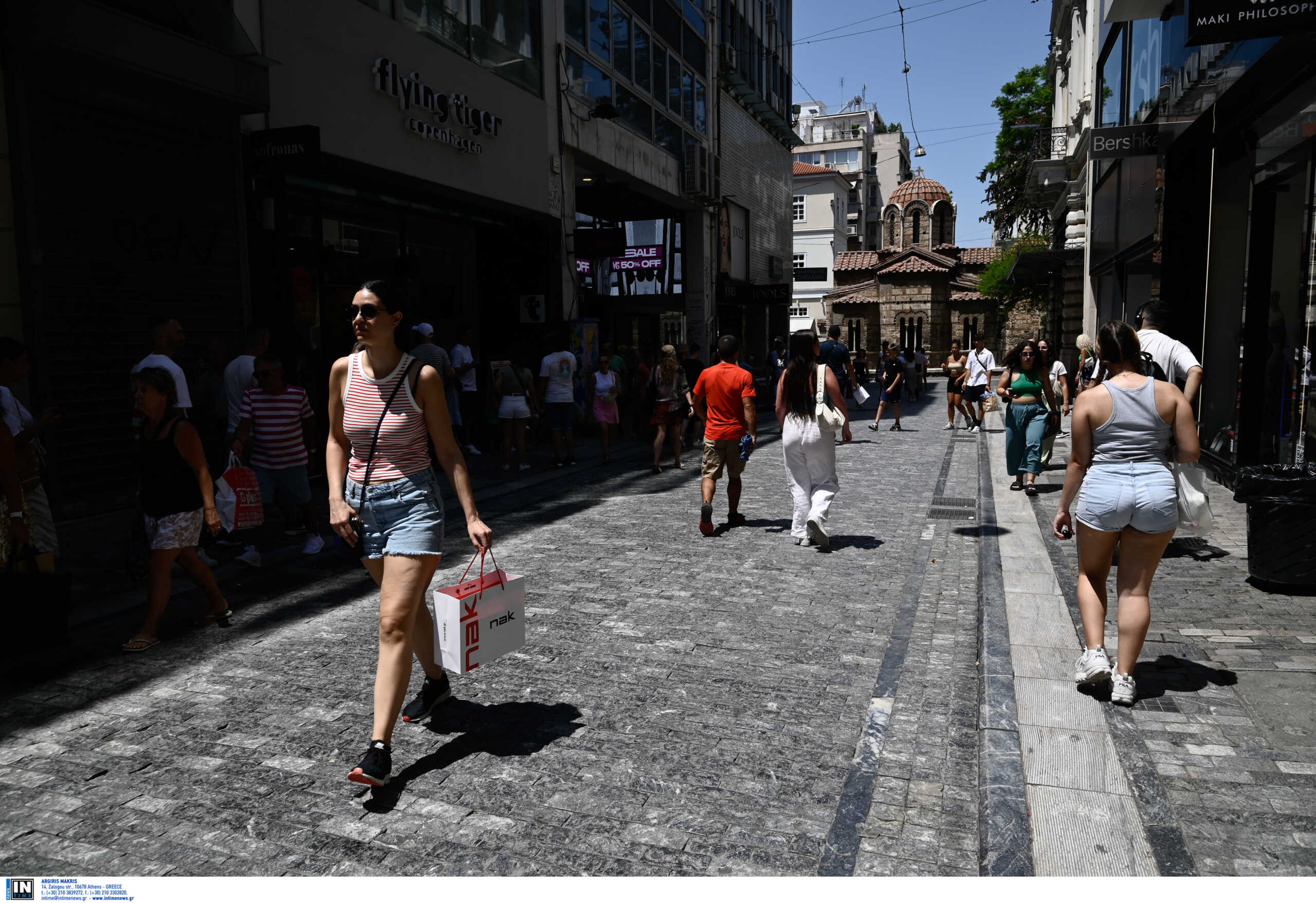 Καύσωνας: Τα μέτρα προστασίας των δημοσίων υπαλλήλων για το «καυτό» διήμερο που έρχεται