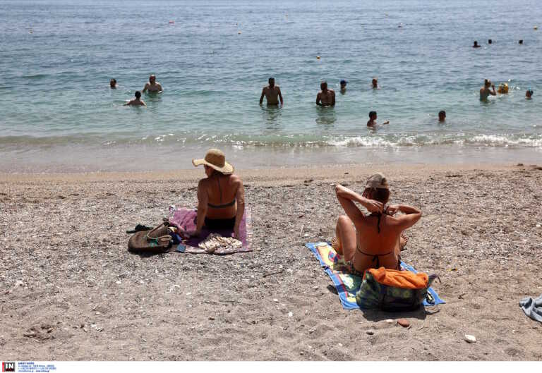 Μέχρι και σωματοφύλακες στις παραλίες της Πάρου καταγγέλλει το «Κίνημα της Πετσέτας» - 120 ευρώ για μία ξαπλώστρα δίπλα στο κύμα