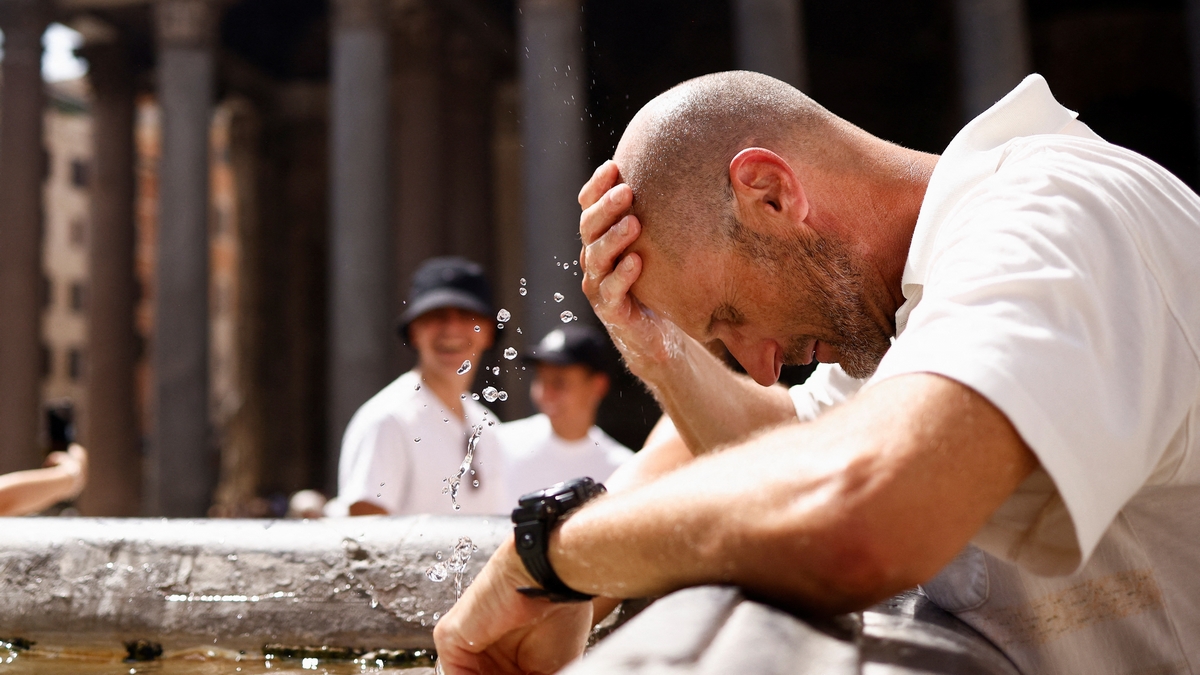 Roberto Klarich from Canada cools off at a fountain near the Pantheon, after giving up queuing to enter because it is too hot and the queue is too long, during a heatwave across Italy as temperatures are expected to cool off in the Italian capital, in Rome, Italy July 19, 2023. REUTERS