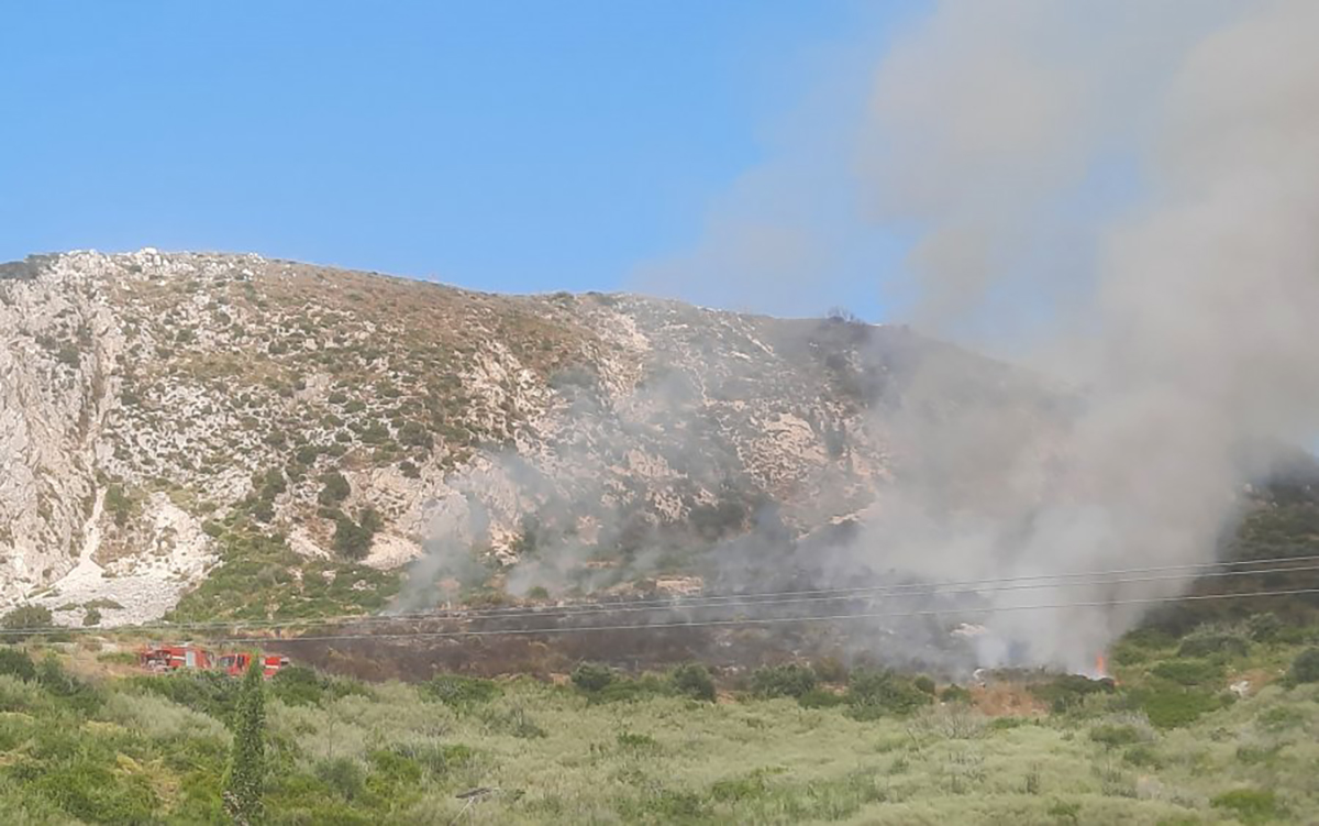 Φωτιά στην Κεφαλονιά στον Κατελειό