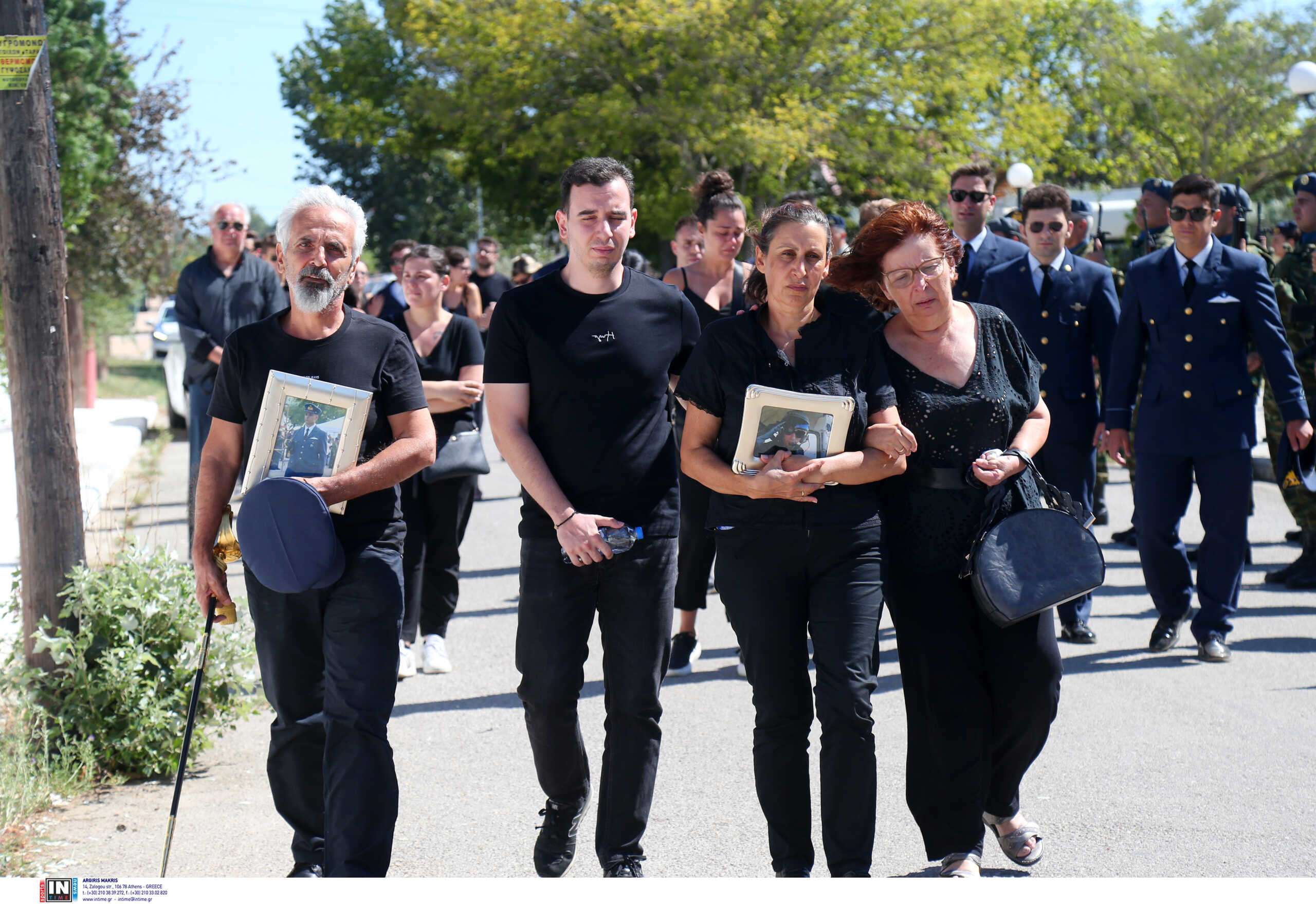 Κηδεία Περικλή Στεφανίδη: Το τελευταίο αντίο στον 27χρονο πιλότο που έπεσε με το Canadair στην Κάρυστο