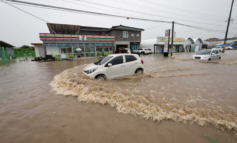 Επτά νεκροί και τρεις αγνοούμενοι από τις πλημμύρες  στη Νότια Κορέα