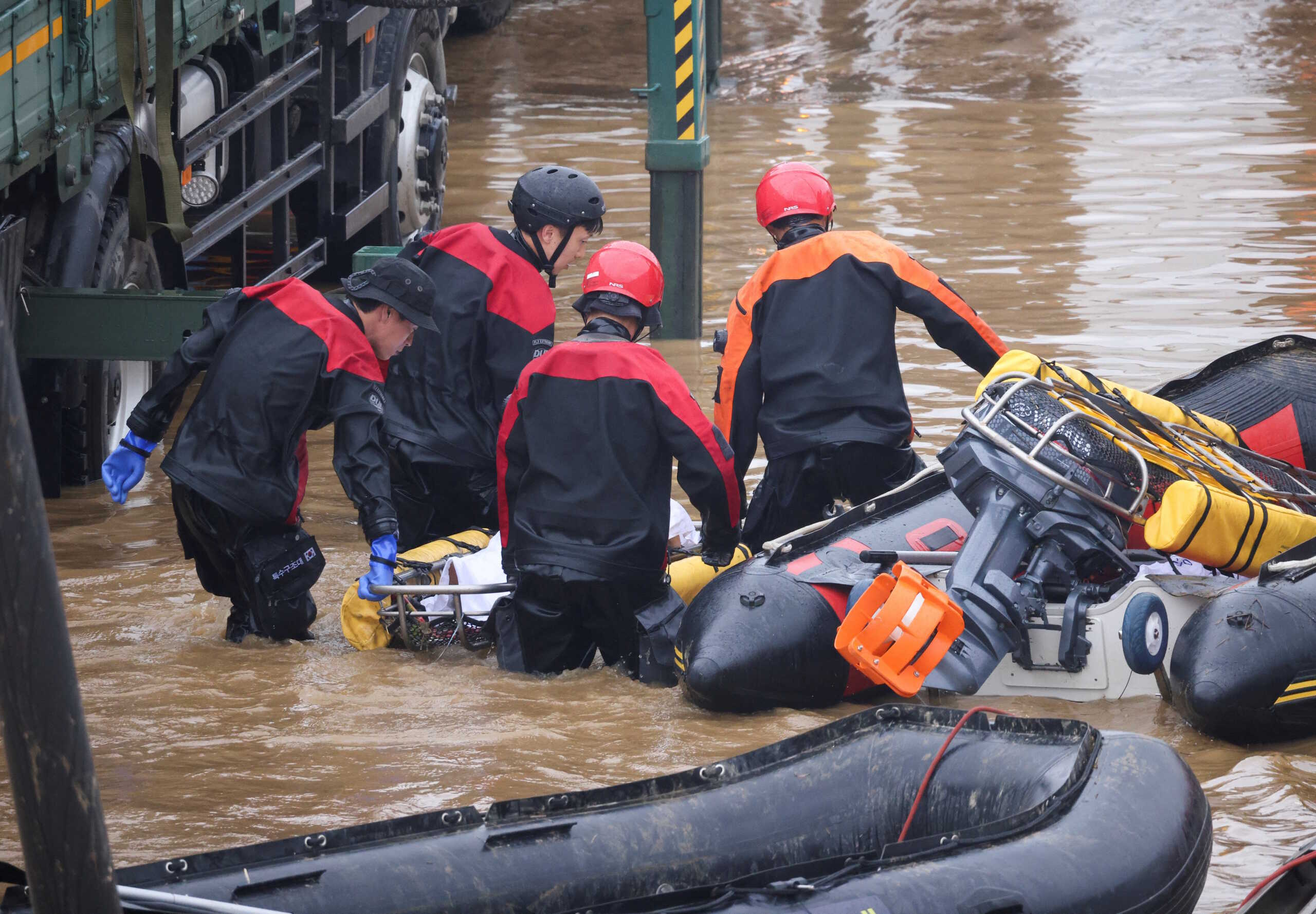 Νότια Κορέα: Στους 39 οι νεκροί από τις πλημμύρες – Παγίδα θανάτου υπόγεια σήραγγα για 12 άτομα