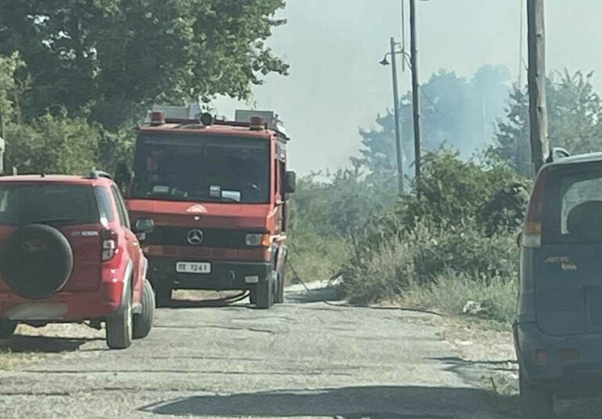 Φωτιά στην Κοζάνη – Καίει κοντά σε σπίτια