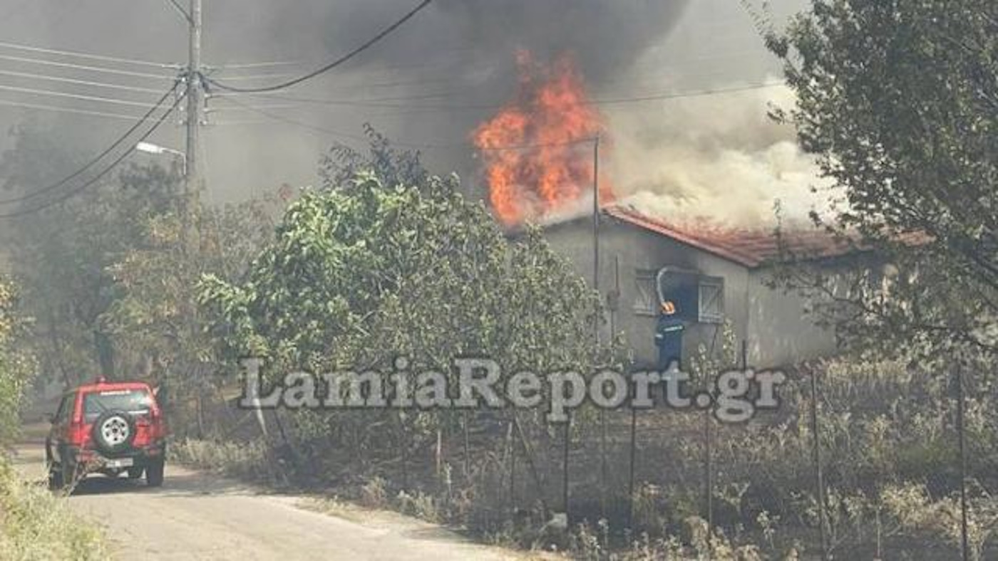 Φωτιά στη Λαμία: Εντολή εκκένωσης του βόρειου τμήματος της πόλης