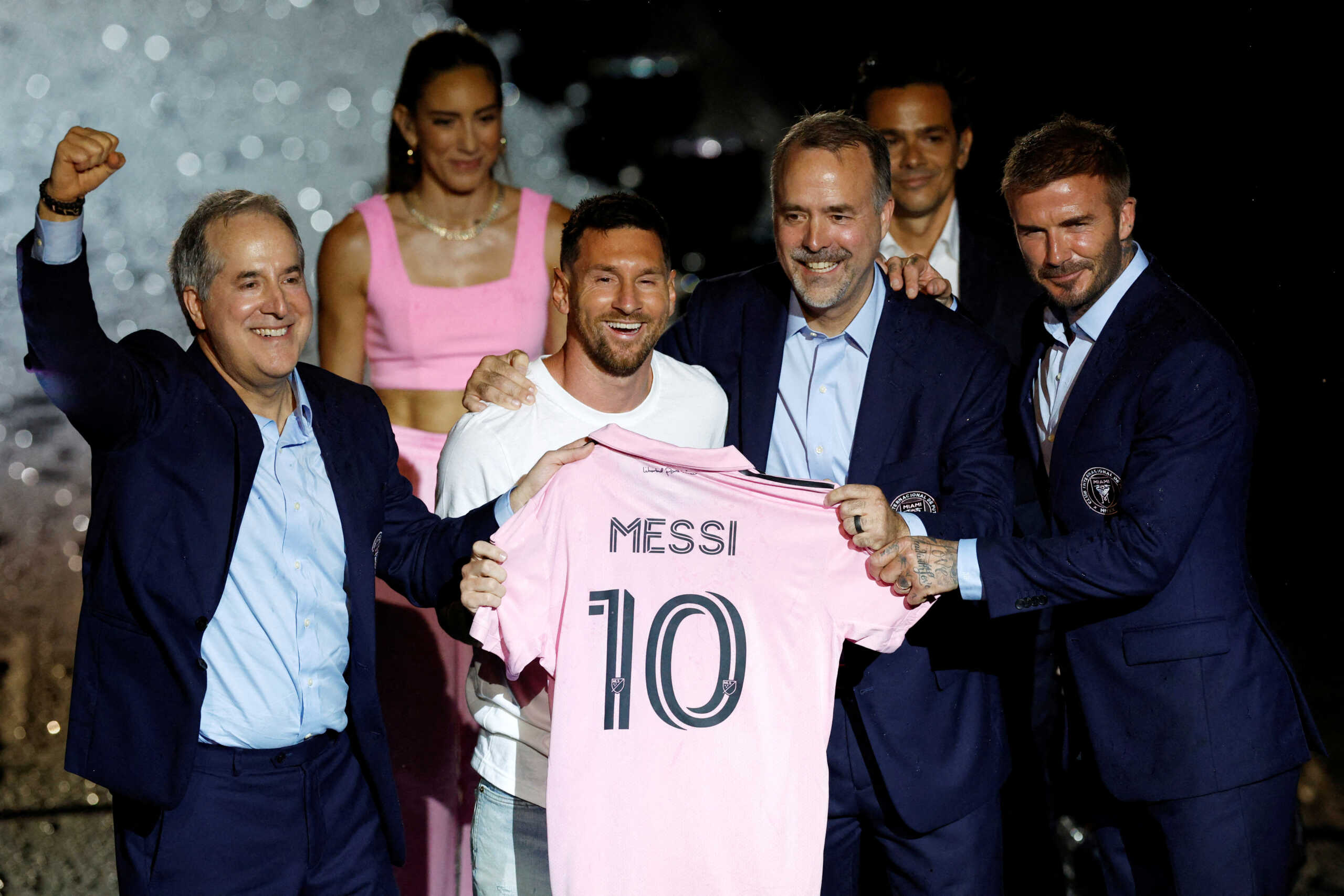 Soccer Football - Inter Miami CF unveil Lionel Messi - DRV PNK Stadium, Fort Lauderdale, Florida, United States - July 16, 2023 New Inter Miami signing Lionel Messi poses with a club shirt with owners Jorge Mas, Jose R. Mas and David Beckham during the unveiling REUTERS